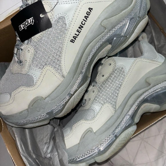 Selling my Balenciagas don’t wear them that much anymore need more room - Picture 4 of 6